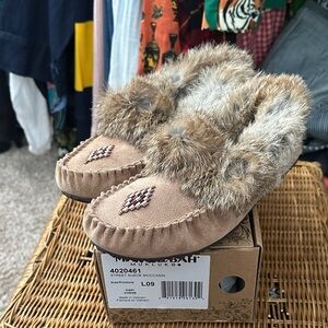 Manitobah Women's Tan Moccasins with Fur Trim